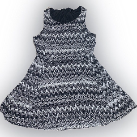 Torrid Sleeveless Chevron Deco Geometric Swing Mini Dress Tunic Stretch 18 - Picture 2 of 8